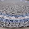 Okrągły dywan o średnicy 150 cm wykonany szydełkiem z wysokiej jakości sznurka bawełnianego, w stylu skandynawskim