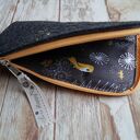 Filcowe etui na telefon z haftem - ptaszki