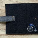 Grafitowe filcowe etui na telefon Retro Rower
