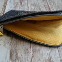 Filcowe etui na telefon - haftowany motylek