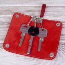 Skórzane etui na klucze z grawerem, kolor czerwony