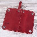 Skórzane etui na klucze z grawerem, kolor czerwony