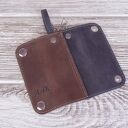 Skórzane etui na klucze z grawerem, kolor szaro brązowy