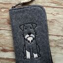 Filcowe etui na telefon z haftowanym pieskiem