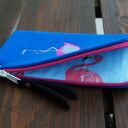 Etui na telefon Flaming - niebieski filc z haftowanym różowym flamingiem