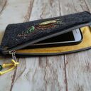 Filcowe etui na telefon - haftowany motylek