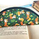 Etui na klucze: liski na zielonym