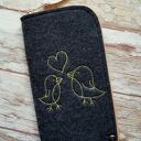 Filcowe etui na telefon z haftem - ptaszki