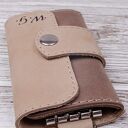 Skórzane etui na klucze z grawerem, kolor beżowy