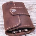 Skórzane etui na klucze z grawerem, kolor brązowy