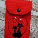 Filcowe etui na telefon z haftem - Zakochane Koty