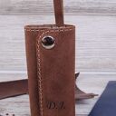 Skórzane etui na klucze z grawerem, kolor jasny brąz