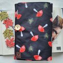 Wodoodporne etui na książkę i notes - muchomorki (uniwersalne)