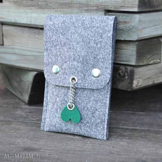 Etui na długopisy i ołówki - szare z zielonym sercem