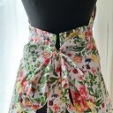 Fartuch kuchenny ze wzorem róż w liściach