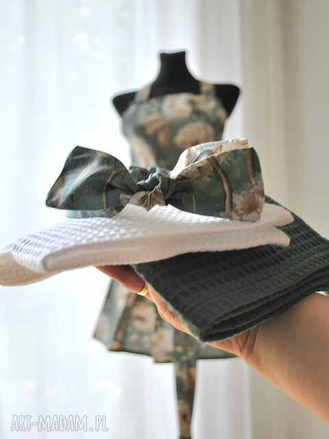 Fartuch kuchenny w dmuchawce z opaską i dwoma ręcznikami kuchennymi