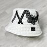Linia produktów SEKVOYA / BLACK & WHITE Piękny wiosenno jesienny kapelusz bucket hat, wykonany w duchu ZERO WASTE. Motyl