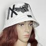 Linia produktów SEKVOYA zero waste / BLACK & WHITE Piękny wiosenno jesienny kapelusz bucket hat, wykonany w duchu