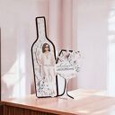 Kartka urodzinowa, butelka wina z kieliszkiem, w pudełku z okienkiem