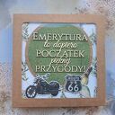 Kartka na emeryturę dla mężczyzny w pudełku kraft