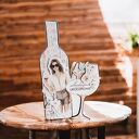 Kartka urodzinowa, butelka wina z kieliszkiem, w pudełku z okienkiem