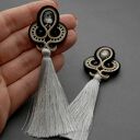 Szaro-czarne klipsy sutasz z chwostami - handmade, haft ok. 10 cm
