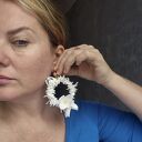 Kolczyki szalone ukwiecone koła na klipsach - bardzo duże, lekkie i białe