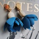 Klipsy boho z kolorowymi piórami i kwiatami - handmade