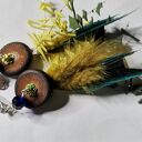 Klipsy etno boho z piórami i drewnem - kolorowe, lekkie