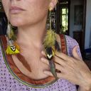Lekkie klipsy z piórami w stylu folk - kolorowy dodatek, który robi wrażenie
