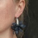 Czarne klipsy tulipany - lekkie kwiaty handmade