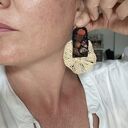 Klipsy boho z bursztynem - duże, lekkie chwosty i pióra