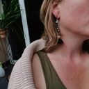 Klipsy długie eleganckie i lekkie - boho etno z czarnym kwiatem