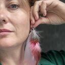 Klipsy długie pióra kolorowe - lekkie boho etno