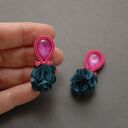 zielono - fuksjowe klipsy sutasz z kwiatkiem