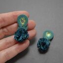 zielone klipsy sutasz z kwiatkiem