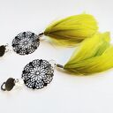 Klipsy etno boho wiszące z piórami - zielone klipsy handmade