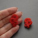 Czerwone klipsy sutasz z koralikami - wiszące, eleganckie handmade