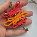 Klipsy leciutkie pomarańczowo-czerwone z piórami - pojedynczy egzemplarz handmade