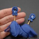 Kobaltowe klipsy sutasz z kwiatkiem - wiszące eleganckie klipsy handmade