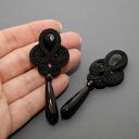 Klipsy sutasz z onyksami - eleganckie, wiszące klipsy handmade (ok. 7 cm)