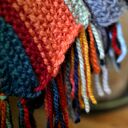 Gruby pled boho na drutach - miękka narzuta na kanapę i łóżko