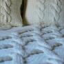 Wool ByMe ivory kremowy komplet koc poduszki na drutach dziergane