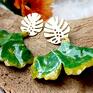 zielone biżuteria autorska ręcznie robione długie mosiężne kolczyki w kształcie wiszący liść miłorząb