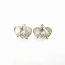 Kolczyki srebrne - Biała orchidea na sztyftach