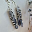 Kolczyki z kyjanitem 🌊 Energia ogólna Kyanit to kamień harmonii, spokoju i prawdy. Ma