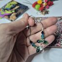 Długie, lekkie kolczyki boho Frida w turkusowo-zielone łezki