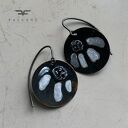 Kolczyki White & Black Flower - ręcznie emaliowane z mosiądzu i srebra 925