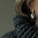 Złote kolczyki rurki