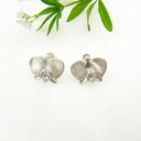 Kolczyki srebrne - Biała orchidea na sztyftach